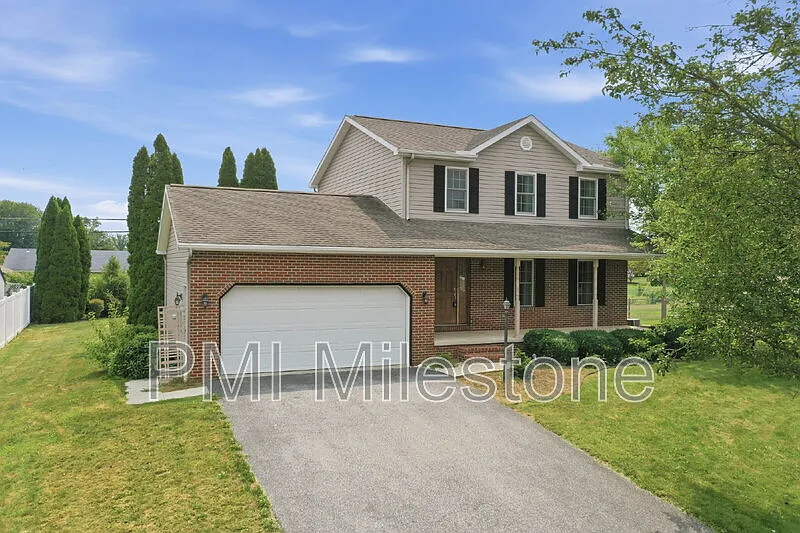 3 bed, 2.5 bath, 1568 sqft, $2,230 — Photo 2