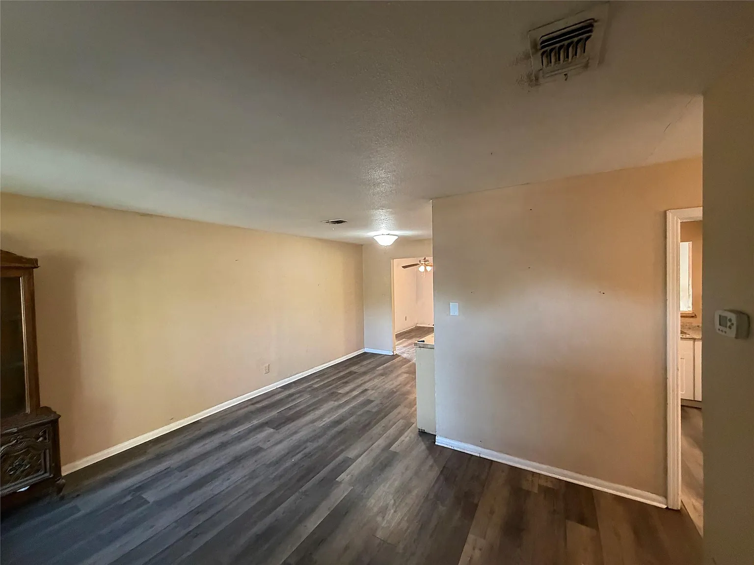 3 bed, 2.0 bath, 1501 sqft, $1,550 — Photo 3