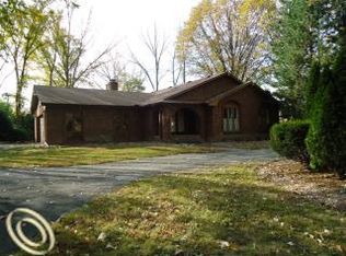 9895 Church Rd, Grosse Ile, MI 48138