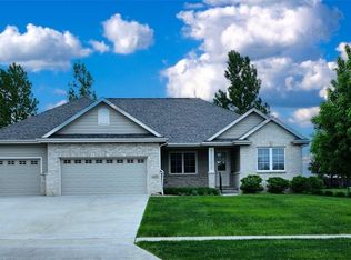 14611 Brookview Dr, Urbandale, IA 50323