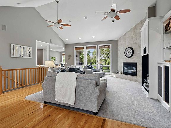 3rd image of 2029 W Springbrook Trl