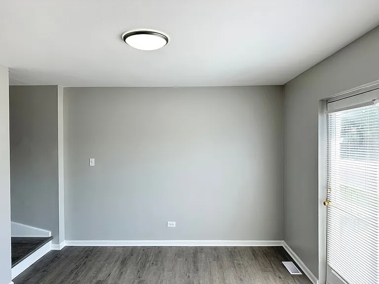 1721 E Roosevelt Rd #2 — Photo 4