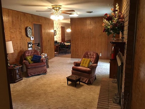 3rd image of 1404 Holiday Dr