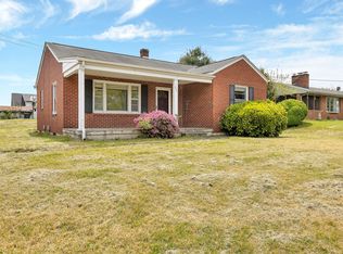 223 Foxland Ave, Vinton, VA 24179
