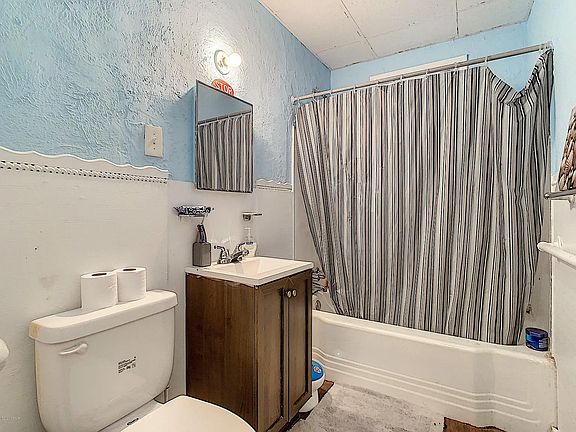 4th image of 208 Fairview Ave