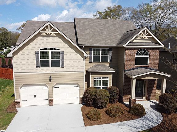 3rd image of 201 Cameron Creek Ln