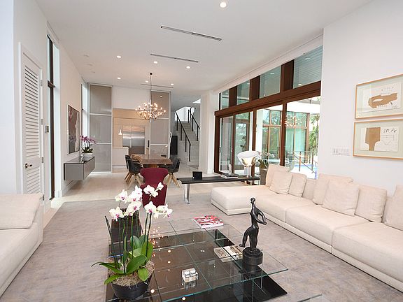 2nd image of 600 Curtiswood Dr
