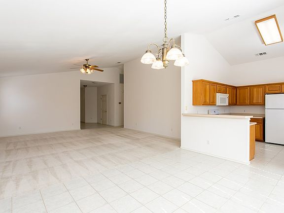 4th image of 229 Oak Hill Dr