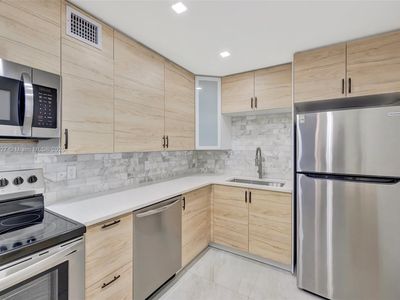 3113 S Ocean Dr APT 303, Hallandale, FL, 33009