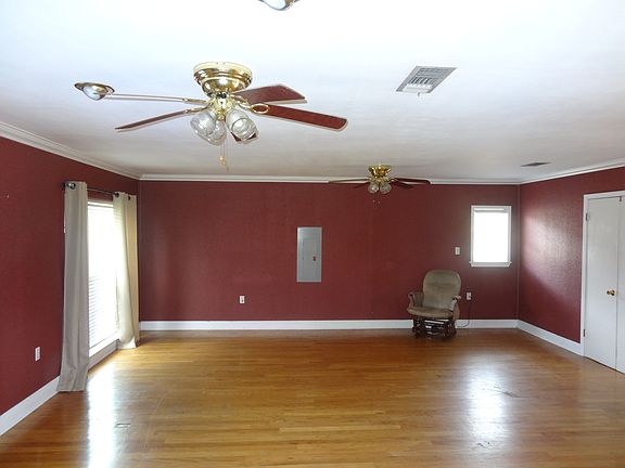 2nd image of 1057 Candlelight Ct