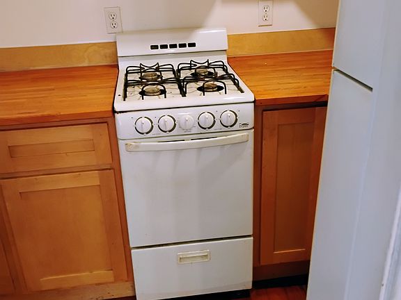 2nd image of 2737 Humboldt Ave #4