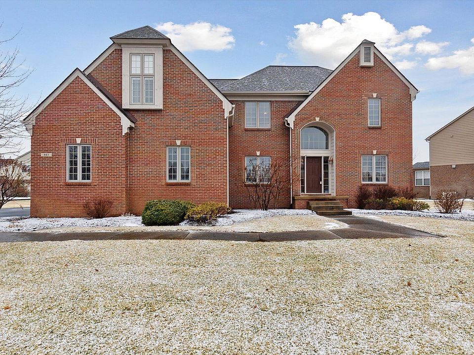 1st image of 843 Gallery Ln