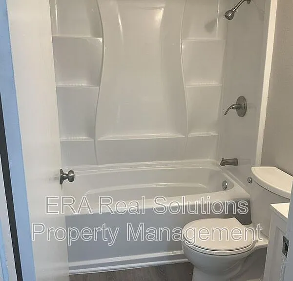 130 Valencia St #2 — Photo 4