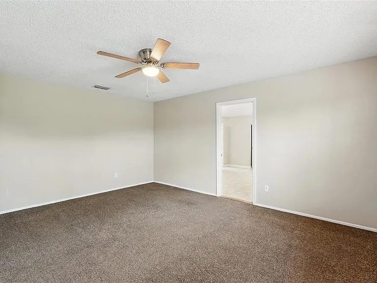 7925 Tumblestone Dr — Photo 24