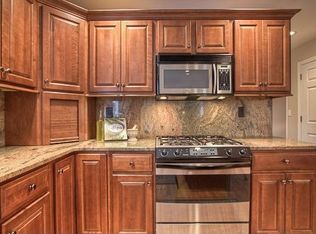 7 Chestnut St, Windham, NH 03087