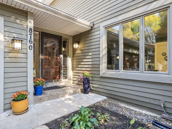 8760 Bentwood Dr, Eden Prairie, MN 55344