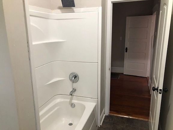 3rd image of 544 Willson St