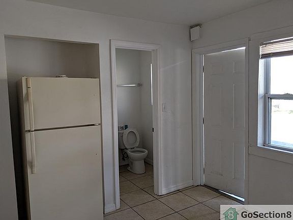 3rd image of 680 22nd Ave S APT 1