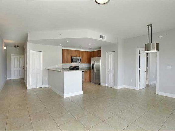 5th image of 1931 NE 2nd St APT 401