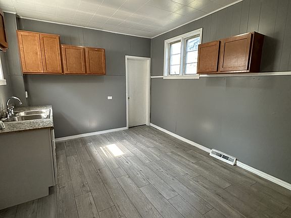 3rd image of 1534 W 102nd St
