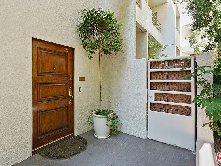 1131 Alta Loma Rd #602 — Photo 21