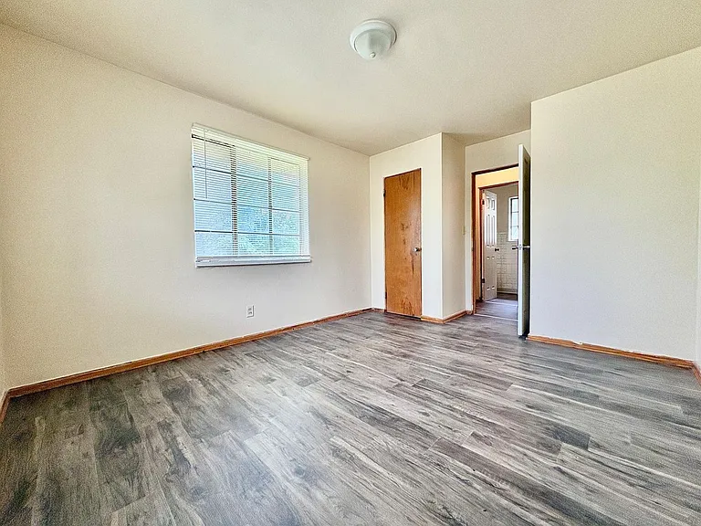 2530 Pleasant St — Photo 8