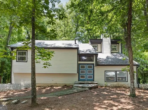 671 Lost Creek Cir, Stone Mountain, GA 30088
