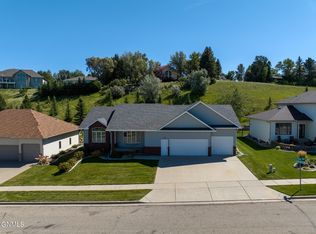 733 Cody Dr, Bismarck, ND 58503