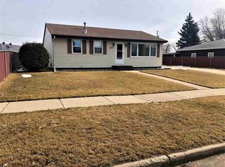 1322 Sunset Blvd, Minot, ND 58703