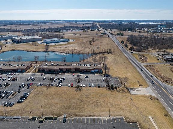 4th image of 1305 S Riverside Rd