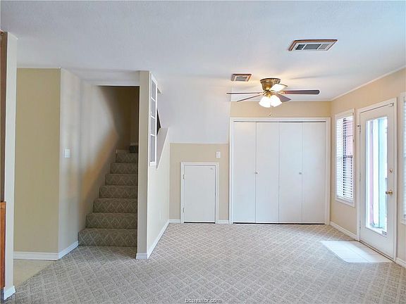 4th image of 1005 Balcones Dr