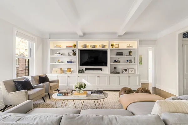 Sold by Compass | media 21