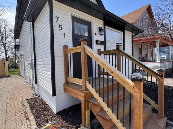 751 Kane St, Aurora, IL 60505