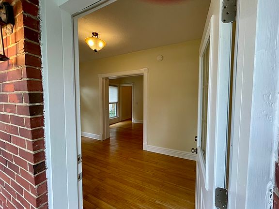 3rd image of 208 S Elm St #A
