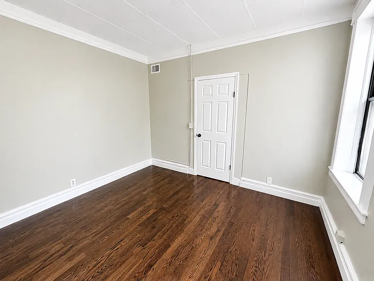 214-218 W Market St — Photo 21