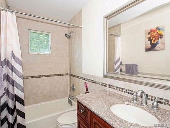 4th image of 8 Bell Ln