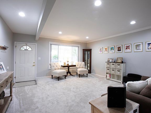 3rd image of 30918 Primrose Dr