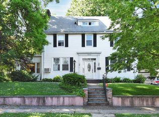 17 Elm St, Great Neck, NY 11021