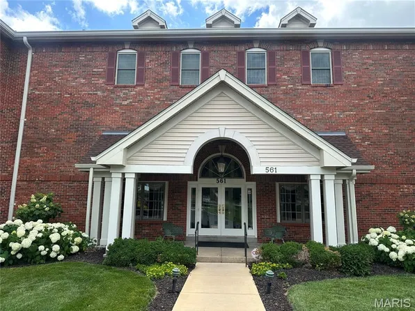 561 Sarah Ln APT 303, Saint Louis, MO 63141