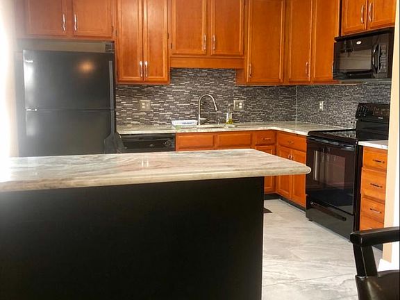 3rd image of 5308 Clubside Dr