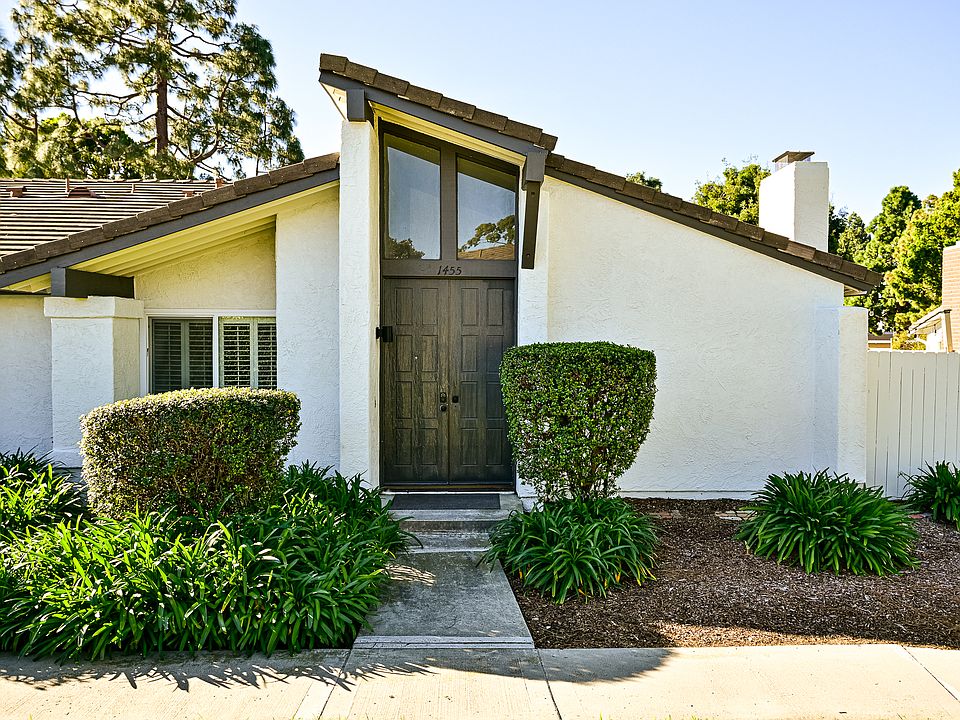 Townhouse exterior with HOA-maintained landscaping