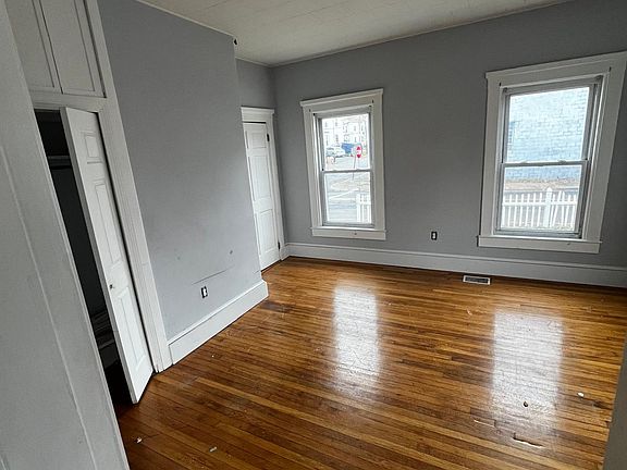 4th image of 140 Spring St