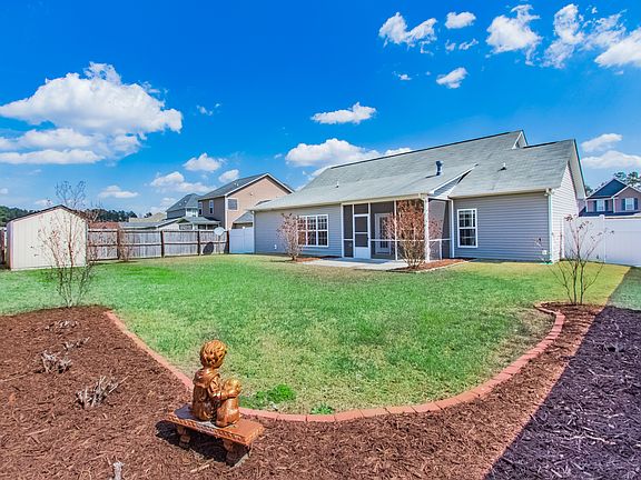 5th image of 174 Stockbridge Dr