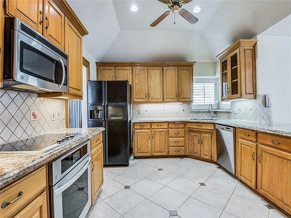 3rd image of 6356 Meadow Lakes Dr