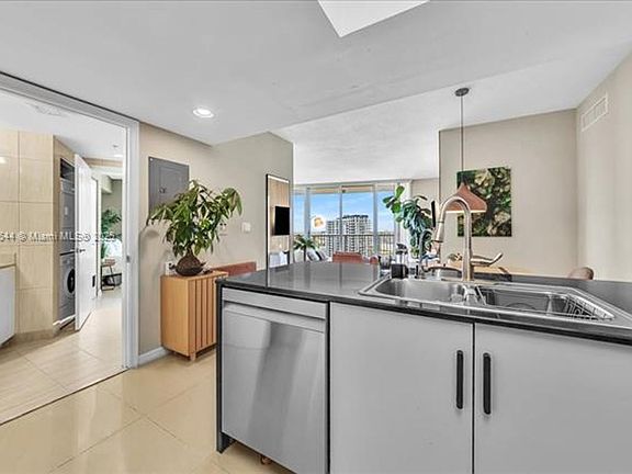 3rd image of 1750 N Bayshore Dr APT 2015