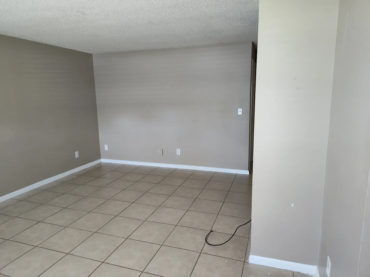 2 bed, 1812 sqft, $1,400 — Photo 3