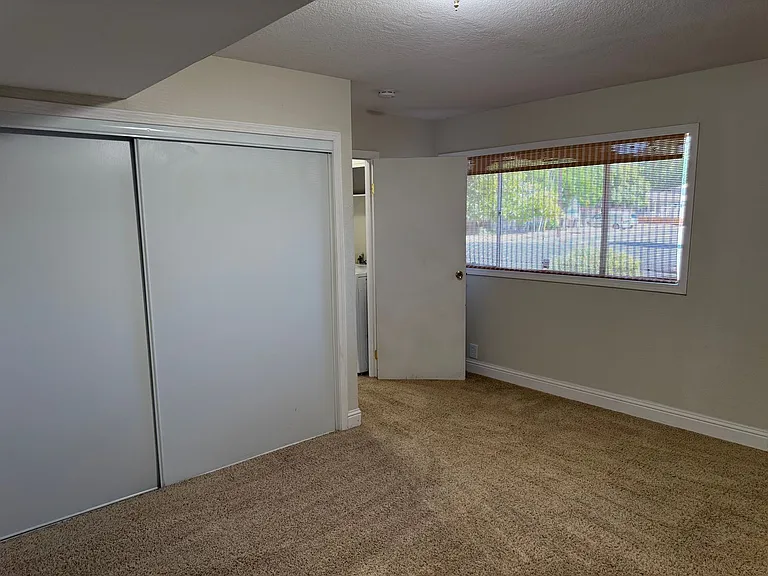 261 Gregory Ln — Photo 20