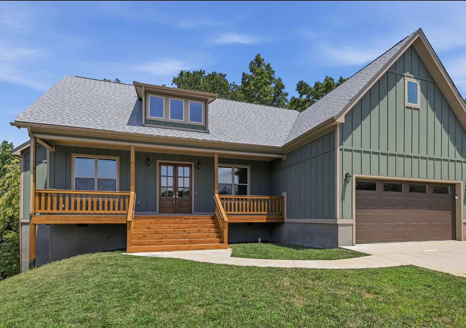 Fully Furnished Ranch-Style Rental 3 Bedroom 2.5 Bath — Photo 1
