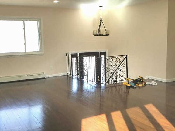 2nd image of 30 Gray St