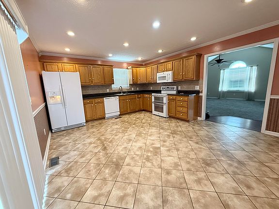 2nd image of 419 Bellaire Dr